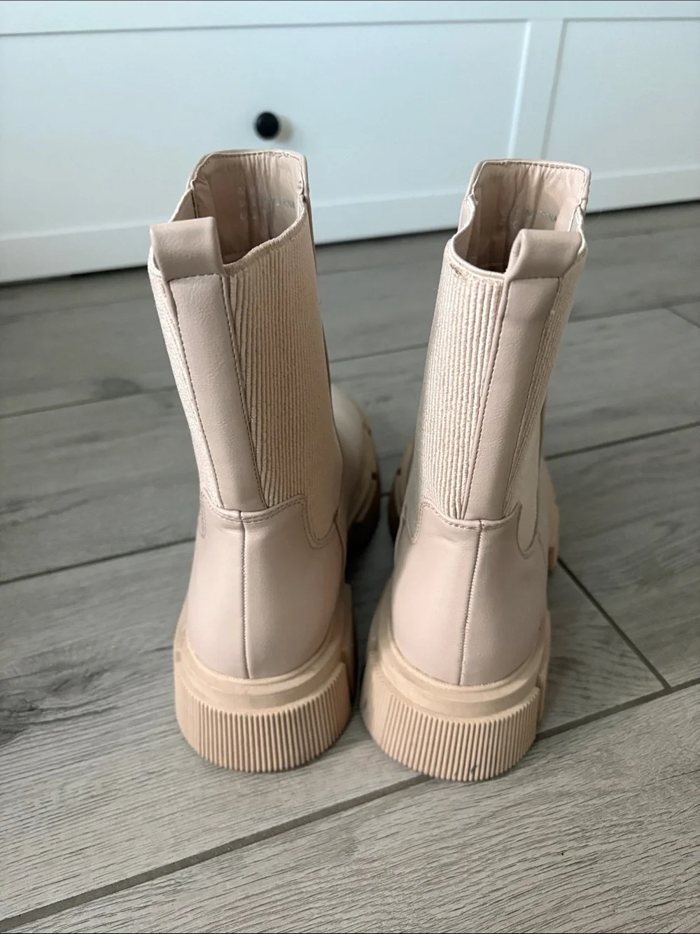 Chelsea Platform Boots in Light Beige